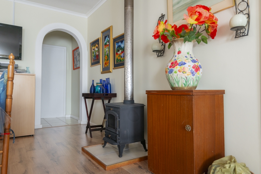 5 Bedroom Property for Sale in Middedorp Western Cape